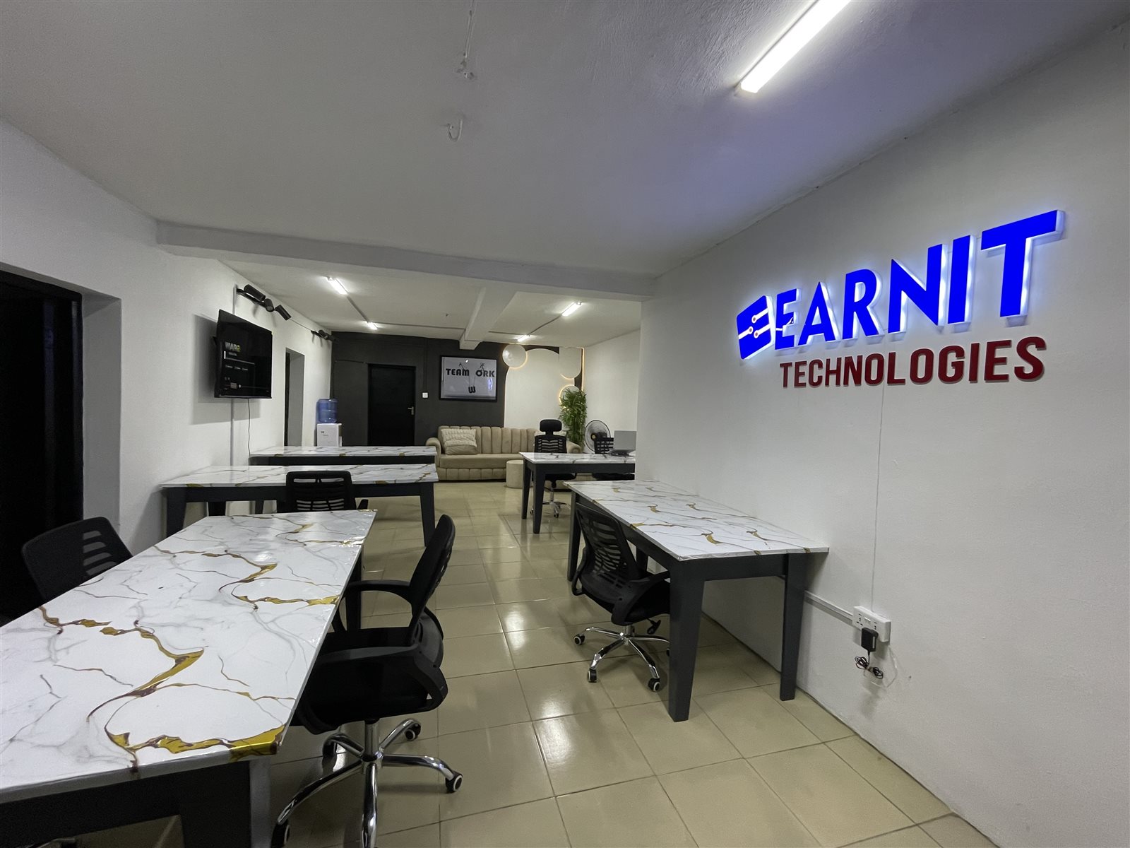 Open desks and seating at EarnIT Hub