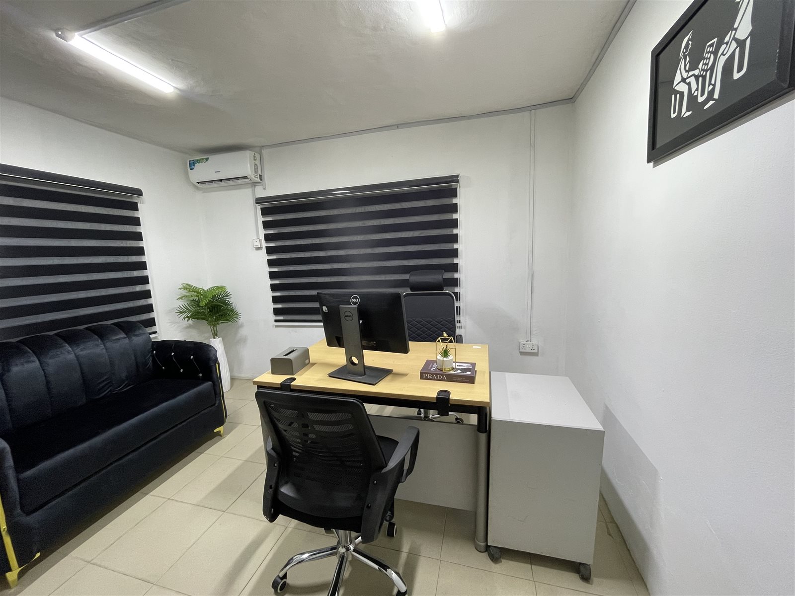 Shared workstations inside EarnIT Hub
